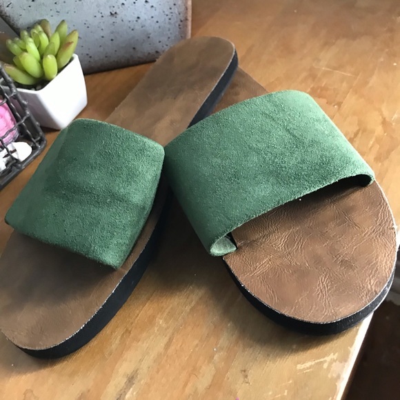 Sandals - Picture 2 of 3